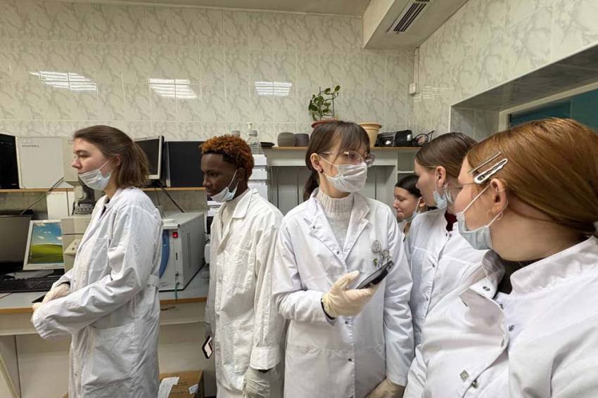 События НИУ «БелГУ» химики-первокурсники продолжают знакомство с будущими работодателями