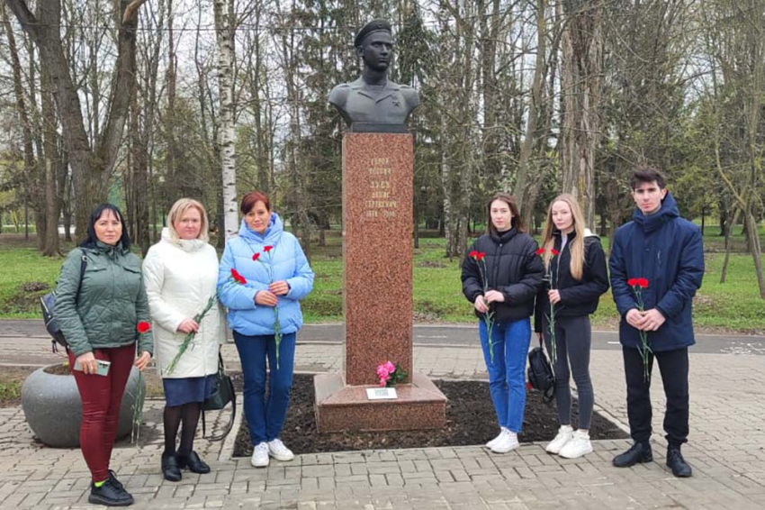 События НИУ «БелГУ» студенты и сотрудники белгородского госуниверситета почтили память героя россии дениса зуева