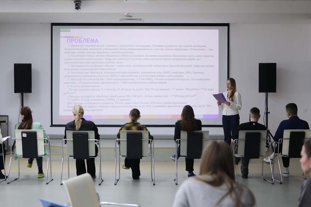 Участники акселератора представили экспертам свои проекты