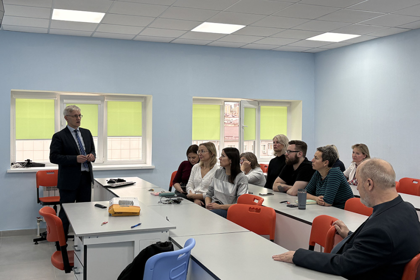 События НИУ «БелГУ» приглашенный профессор провёл в ниу «белгу» лекцию о перспективных направлениях хроматографии